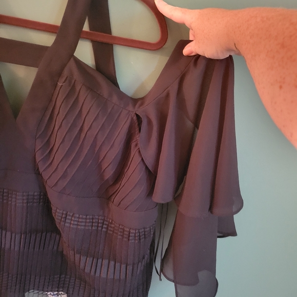 Guess cold shoulder dressy top - Picture 2 of 4